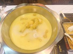 -鲜入围煮花胶鸡海鲜火锅