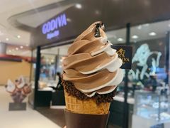 香草黑巧双重口味软冰淇淋-GODIVA(国际金融中心店)