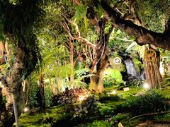 -Chom Cafe and Restaurant