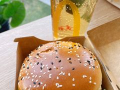 -麦当劳(展览路店)