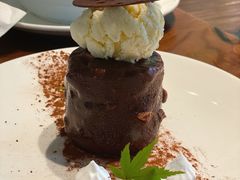 核桃布朗尼配新西兰TipTop焦糖味雪糕-Bistro 63 创意融合料理(广粤天地店)
