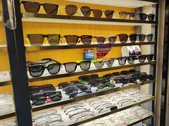 -优医视平价眼镜蔡司依视路折扣工厂店(十里堡店)