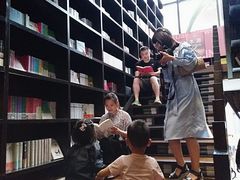 -钟书阁(松江泰晤士小镇店)