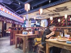 大堂-先启半步颠小酒馆(白麓里店)