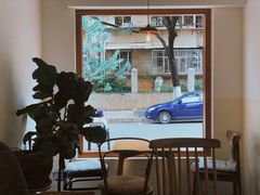 靠窗位-卷耳咖啡