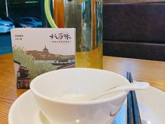 餐具摆设-杭百味·大众精选杭帮菜(西湖音乐喷泉店)