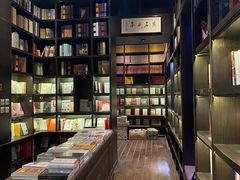 -钟书阁(松江泰晤士小镇店)