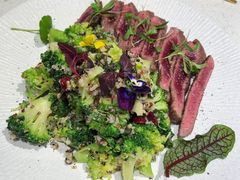 煎牛肉西兰花藜麦色拉-Toris(LuOne凯德晶萃广场店)