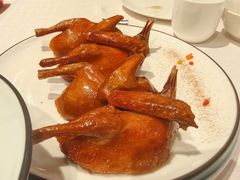 玻璃掛皮乳鸽皇-北京厨房(SKP店)
