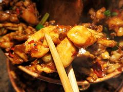 招牌双层蛙锅-沪小二炭火蛙锅(淮海中路美食不夜城店)