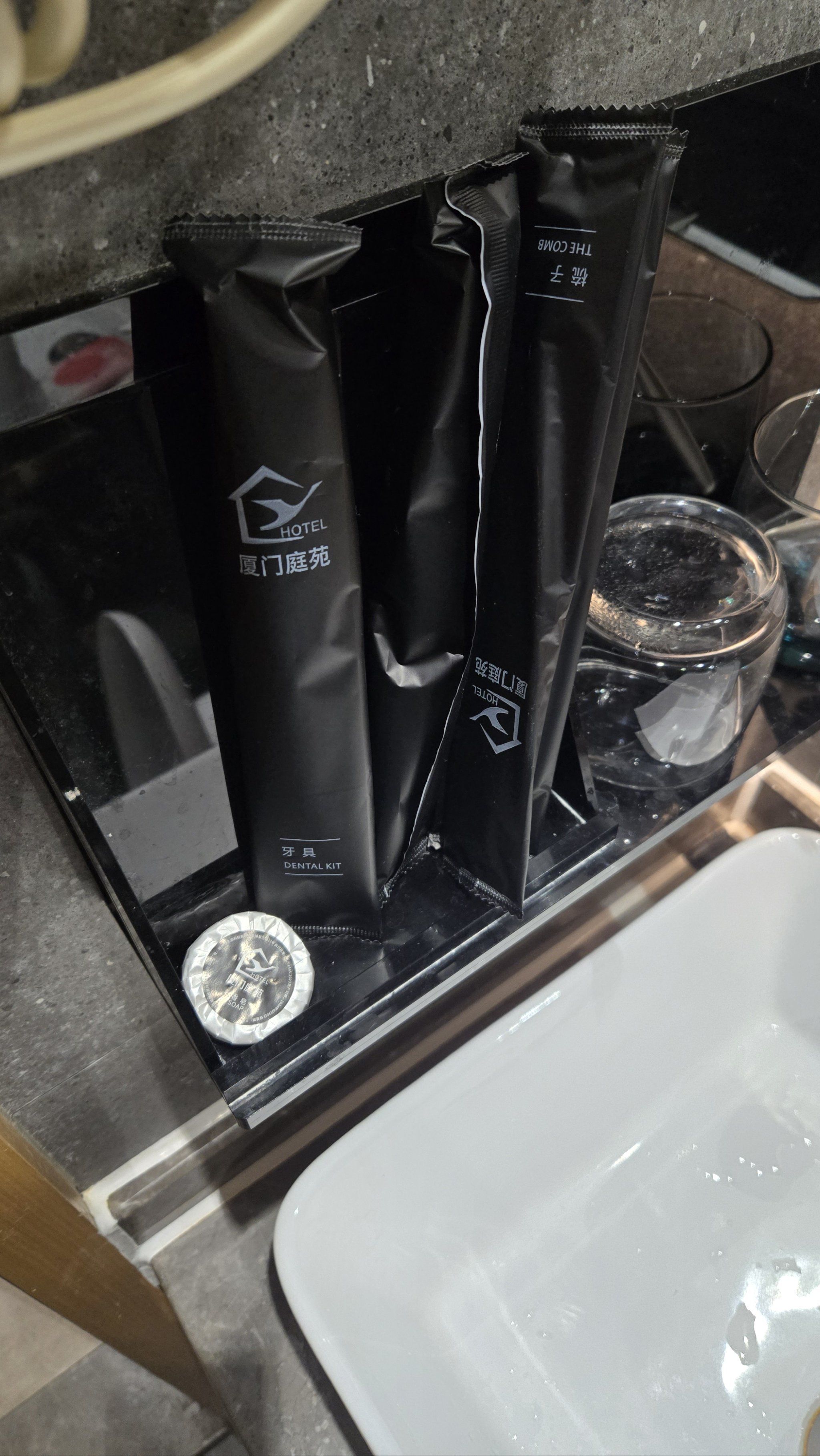 垃圾中的垃圾酒店