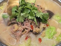 -川流不息·地道川菜·小龙虾(新松江路店)