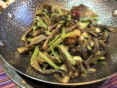 -香巴拉云南餐厅(华莱坞店)