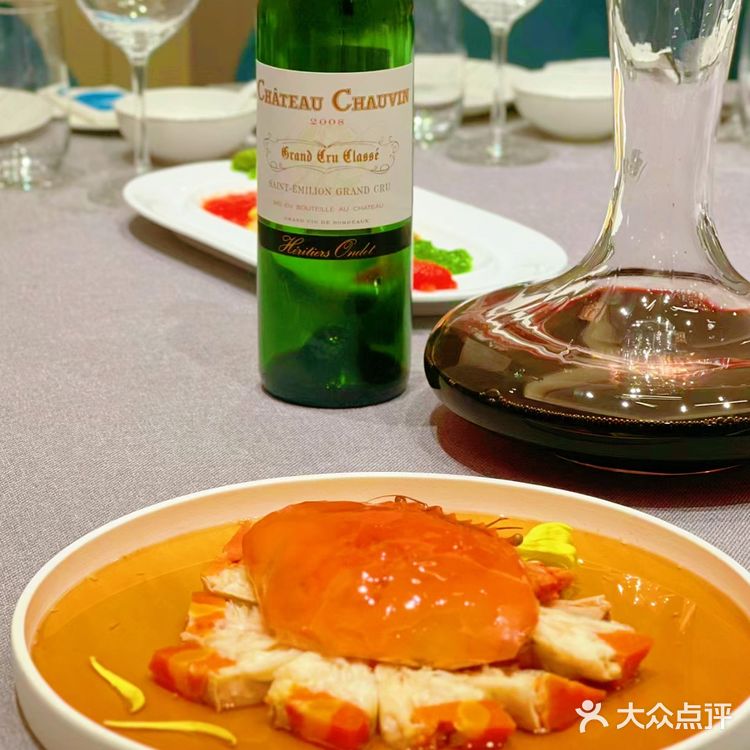 圆鑫淮扬菜新探｜白菊花醉膏蟹的鲜甜之旅 