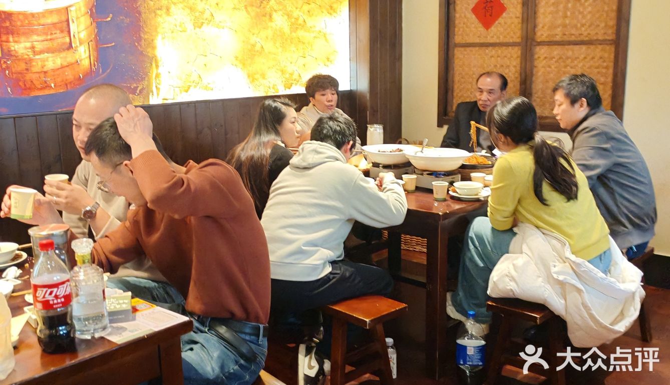 结果被街边的一家小店吸引了#小荷园乡野湖北菜