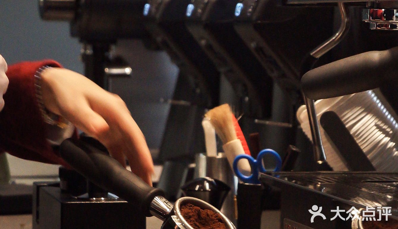 深圳新店｜酷黑工业风和可爱的螃蟹logo