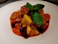 椰果菠萝咕噜肉-闻见中国海南菜(K11店)