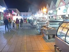 -布尔津河堤夜市