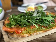 三文鱼披萨-Common Table · Brunch & Coffee