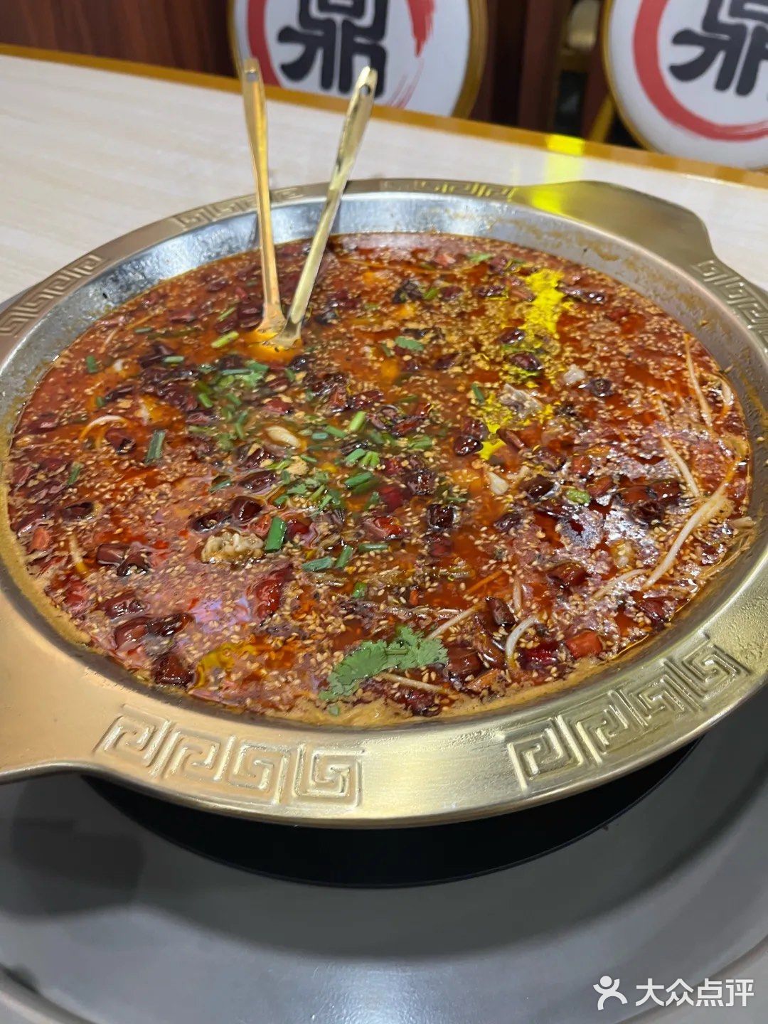 热气腾腾的鱼火锅之夜