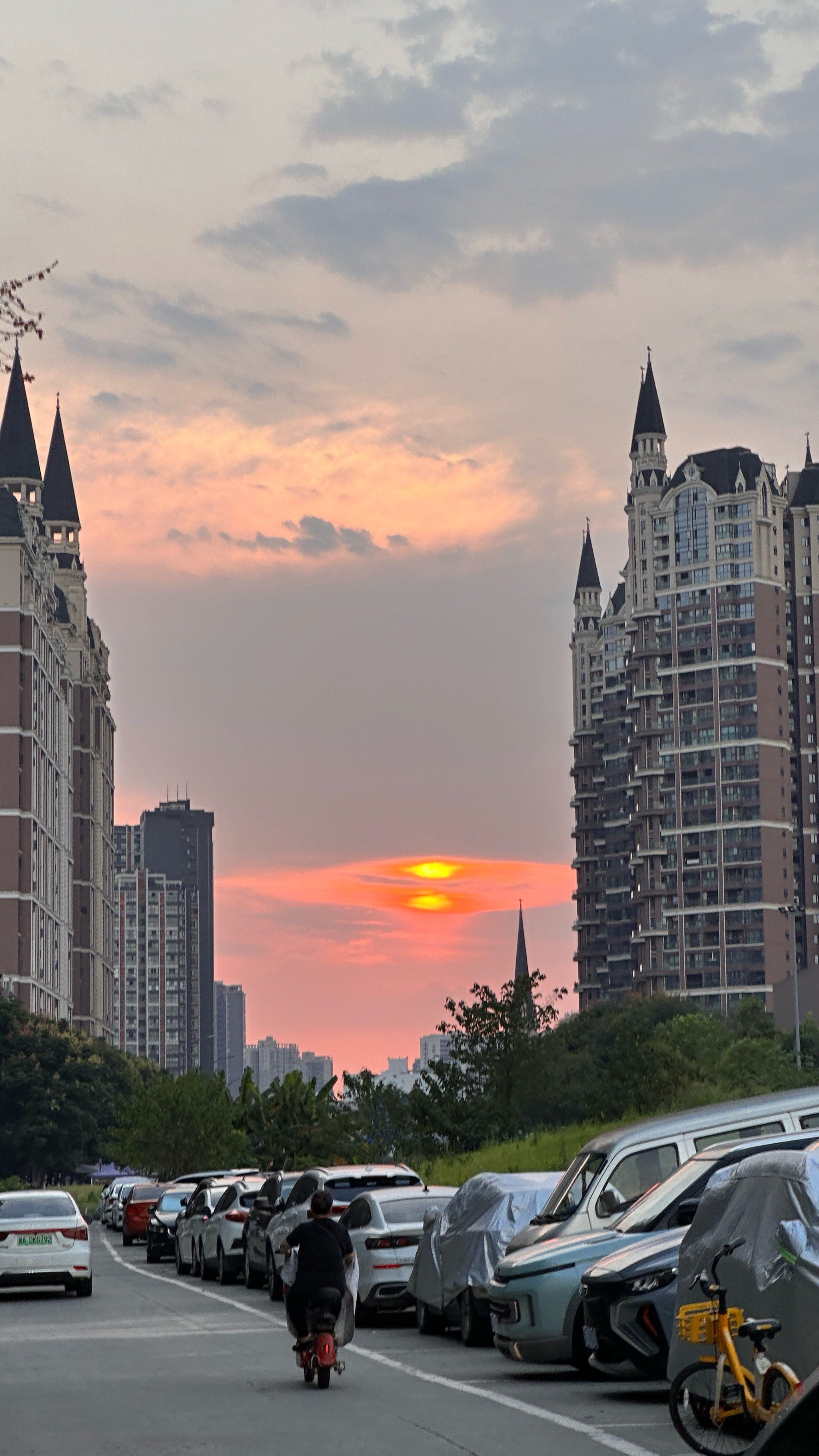 城市里的黄昏美景