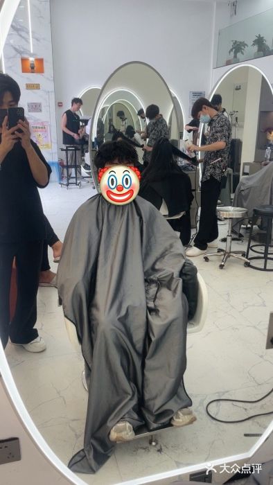 金铂丽轻奢沙龙•直营(荣安华府烫染店)图片