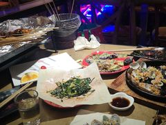 -何师烧烤·香辣蟹·川菜·30年老品牌(太古里旗舰店)