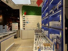 -美式眼镜·授权蔡司.依视路.尼康.豪雅.明月(南翔印象城店)