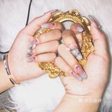 店里的小姐姐还特别热情，零食随便吃