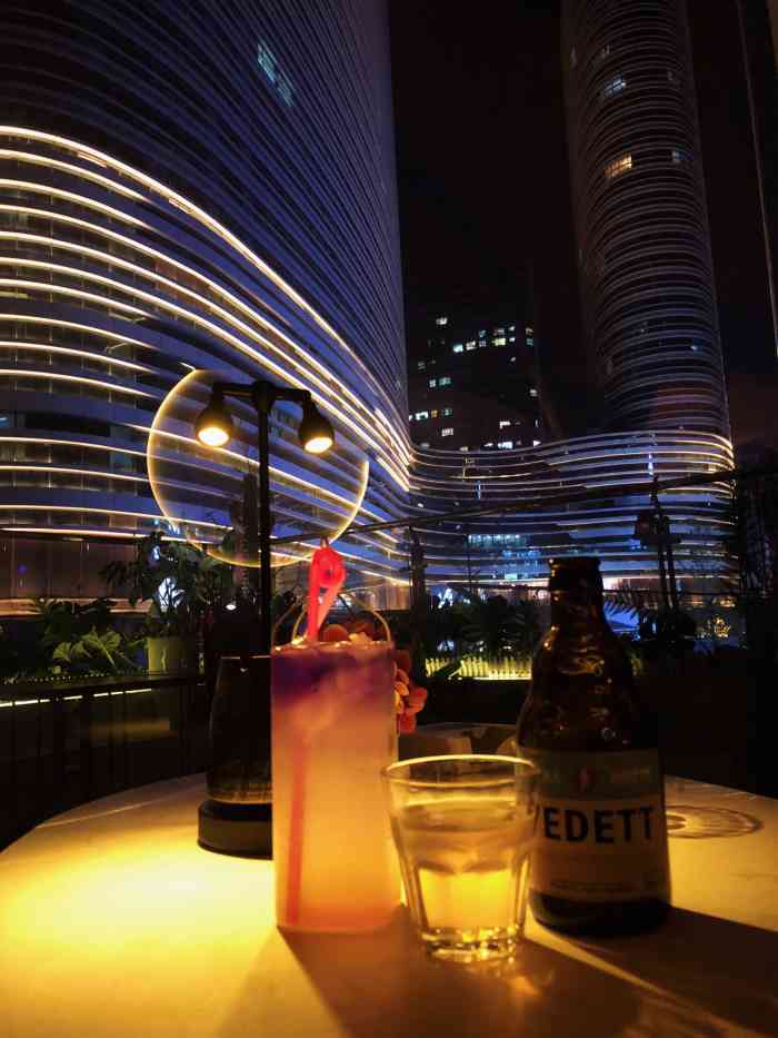 打分 装修风格很有感觉,靠窗的位置看夜景特别美,适