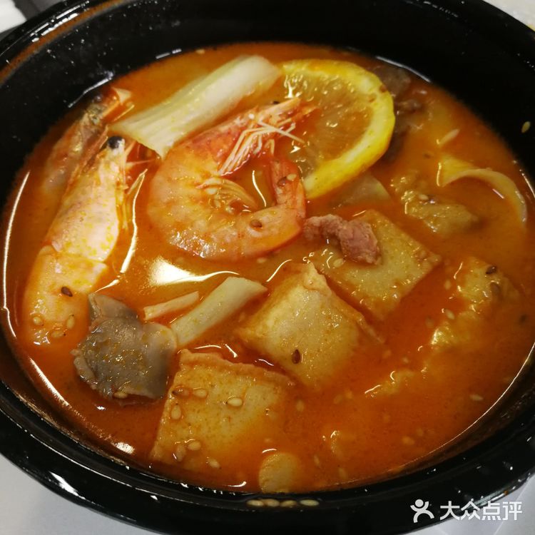 鱼豆腐、豆皮、各类蔬菜一如既往地优鲜