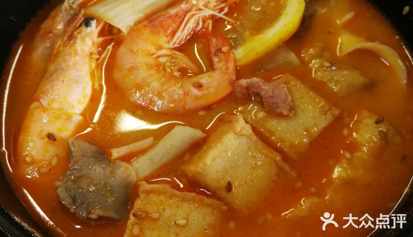 鱼豆腐、豆皮、各类蔬菜一如既往地优鲜