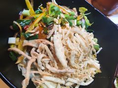 牛肉拉面馓子涼拌-胡同彭家老铺 新疆拉面