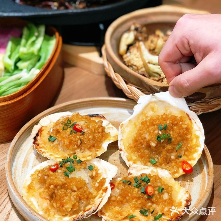 上海最大的烧烤店来银亭路啦，这缸烤的味道真是绝了！ 