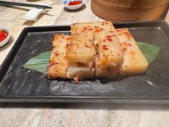 腊味煎萝卜糕-广州花园酒店荔湾亭·地道点心·粤式饮茶