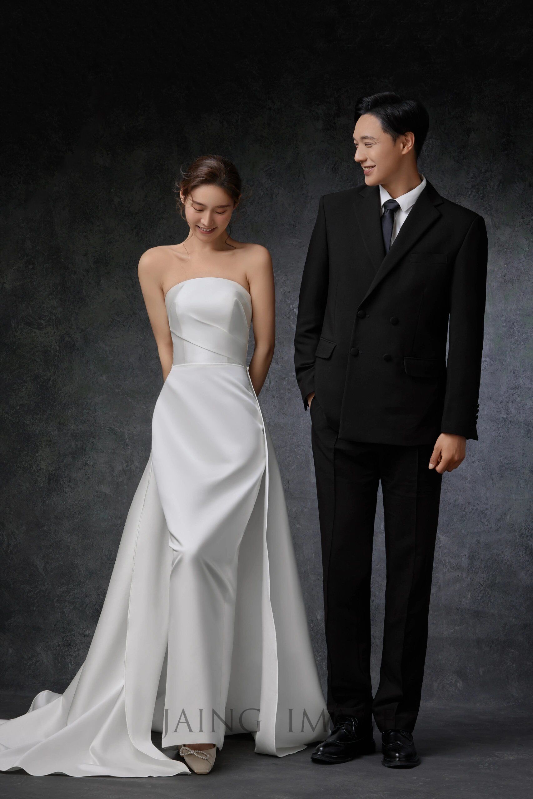 黑白灰调真的永远是经典❤️百看不厌婚纱照