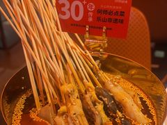 乐山特色钵钵鸡-何师烧烤Pro ·江湖川菜·小龙虾·精酿啤酒(太古里旗舰店)