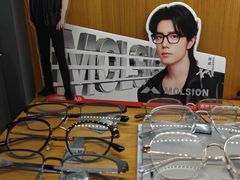-优医视平价眼镜蔡司依视路折扣工厂店(十里堡店)