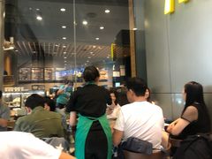 等位区-星巴克(深圳海岸城4楼店)
