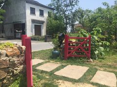 -田园东方蜜桃村的田野营地