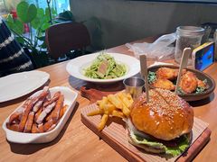 -三勾JJJ Burger&Coffee(梅溪湖店)