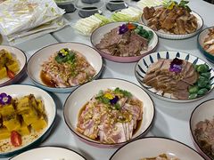 -红河谷晴天别墅轰趴馆