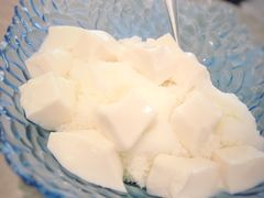 玉脂冰清上面的杏仁豆腐-鼎泰丰(国贸商城店)