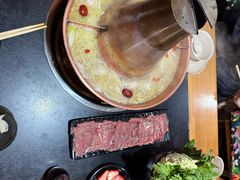 -果松木炭酸菜铜火锅·外婆参鸡汤