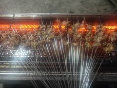 特色烤牛肉，五花肉，烧烤，炒饭都很好吃，价格不等，特色基本都是80一斤，分量很足。-高原红火盆烧烤(巴东店)