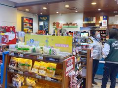 零售区-全家便利店(四平路六店)