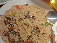 -Dragon Pizza•圆脸龙披萨·牛排餐厅