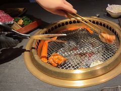 -铭牛烧肉·和牛海鲜自助(高新月牙湖店)