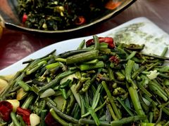 炝炒野蕨苔-小辣椒·川菜馆·羌家铜锅土火锅(茂县店)