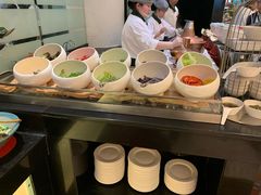 自助调料区-亮马河饭店翠雅咖啡厅